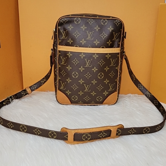 😍🔥Rare 🔥😍 💯%Authentic Louis Vuitton Danube MM Crossbody Bag Monogram Canvas - Picture 7 of 16